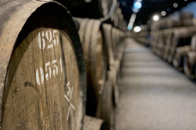Wine Tasting with Tapas Walking Tour in Porto - Quinta dos Corvos and the two port pours