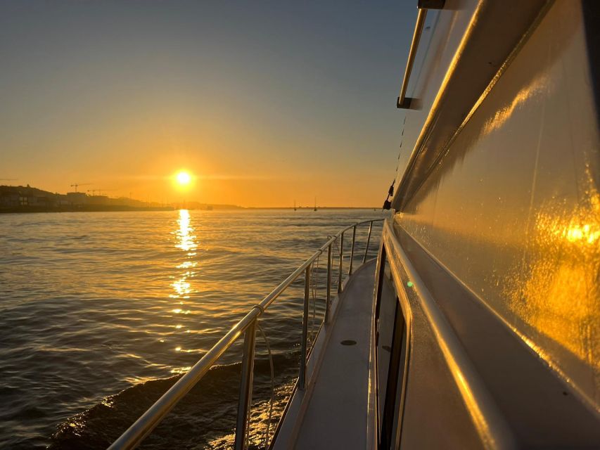 Yacht Douro Tour - Passing beneath the D. Luís I Bridge