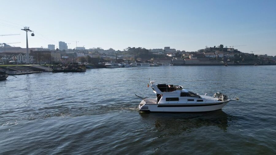 Yacht Douro Tour - Seeing Porto and Vila Nova de Gaia from the Douro